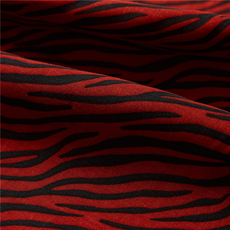 Fabrik cetakan haiwan zebra belang merah ringan 100% rayon poplin